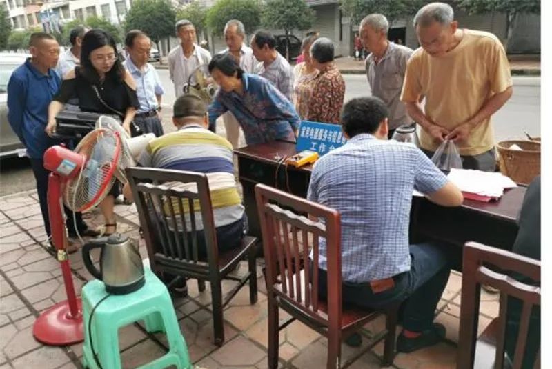 宣漢職業(yè)中專學(xué)校赴下八鎮(zhèn)開(kāi)展信息技術(shù)咨詢服務(wù)，助力精準(zhǔn)脫貧攻堅(jiān)